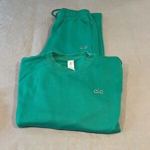 Alo Green Sweatshirt and Joggers Set